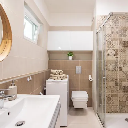 Bp Flat- New With Balcony Appartement *